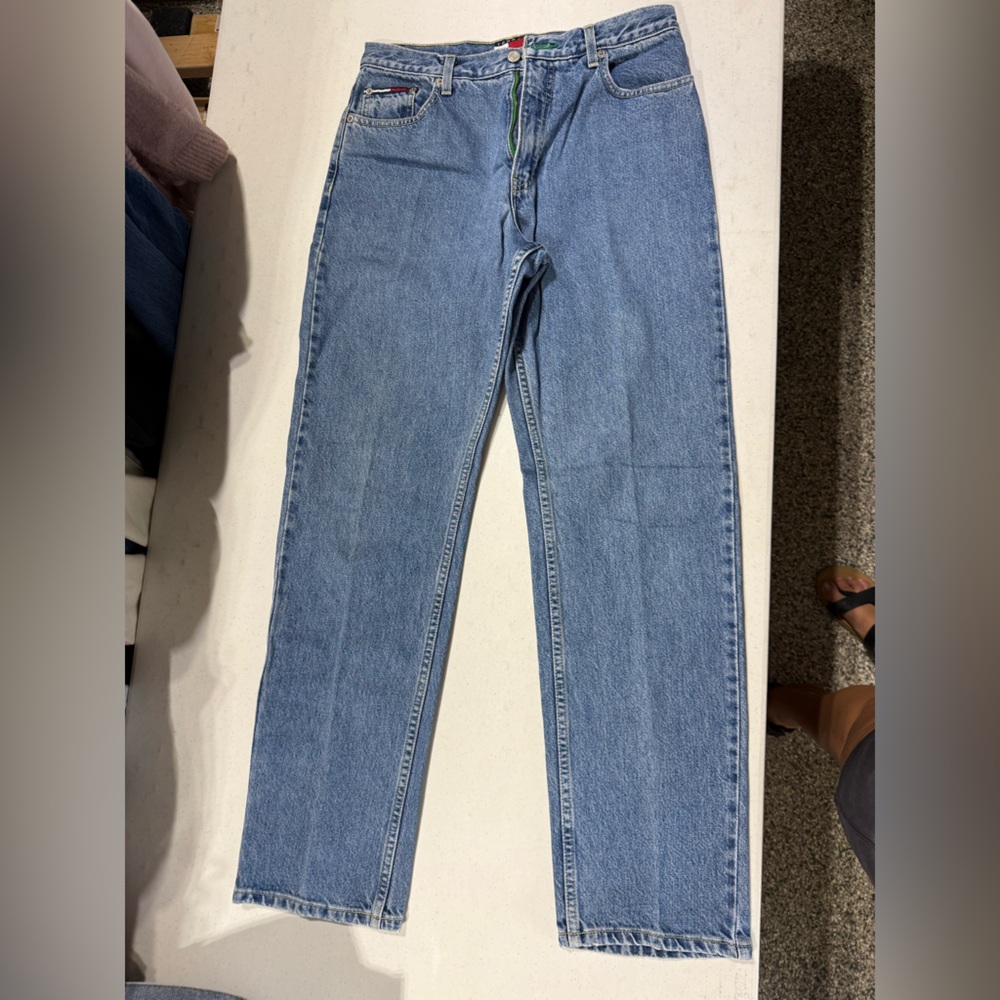 Tommy Hilfiger Women's Light Blue Straight Jeans Vintage